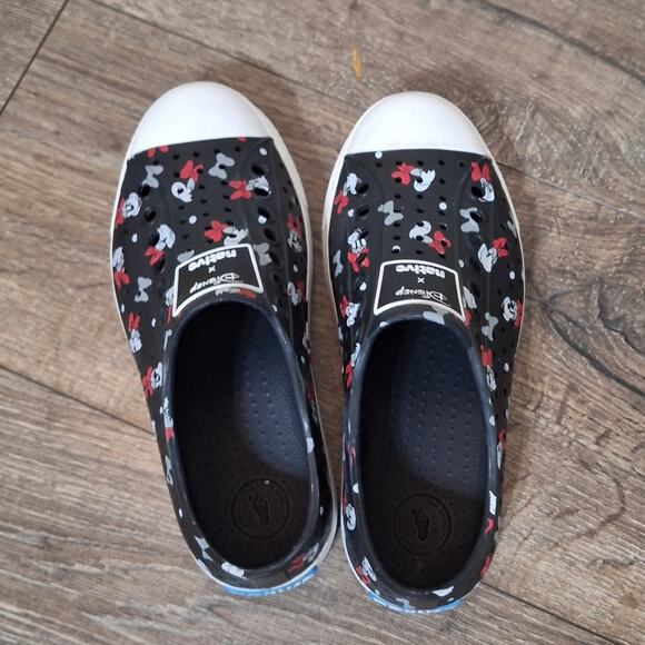Native x Disney Mickey Mouse big kids 3 black water slip on rubber youth shoes - Picture 3 of 7